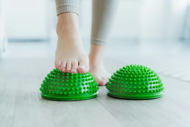 Balančná podložka ježko Ø 16 cm, 2 ks - rôzne farby - Zelená