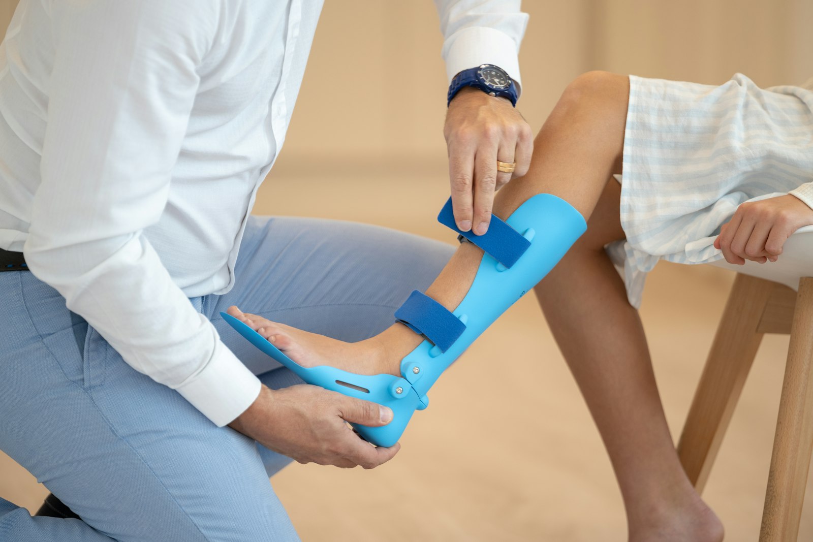 Kineziotape na achilovku: aplikácia krok za krokom